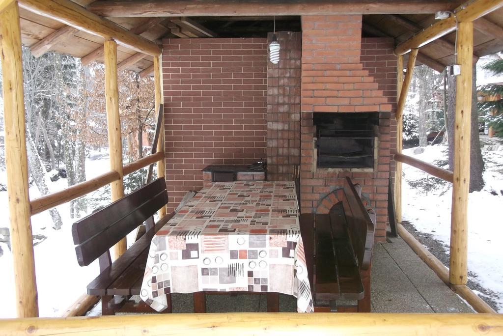 Szilvia Vendeghaz Villa Izvoare  Exteriör bild